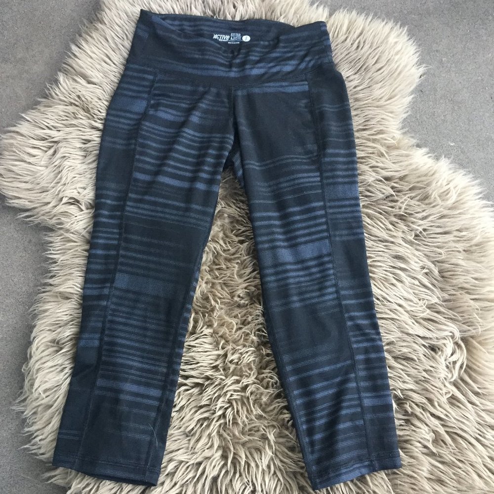 Old Navy Active black & grey activewear cropped leggings - size S